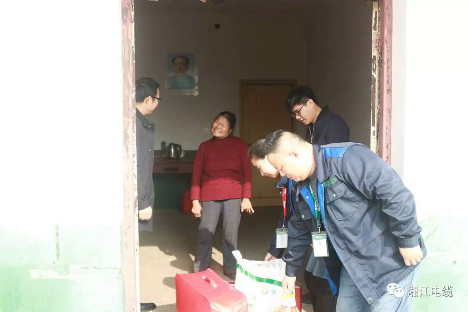 愛(ài)心凝聚力量，希望成就未來(lái)。湘江電纜參與“精準(zhǔn)扶貧”
