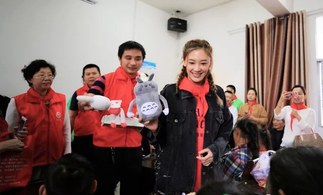 “六一微心愿，愛心暖童心”湘江電纜攜手村長李銳愛心傳遞 點亮未來